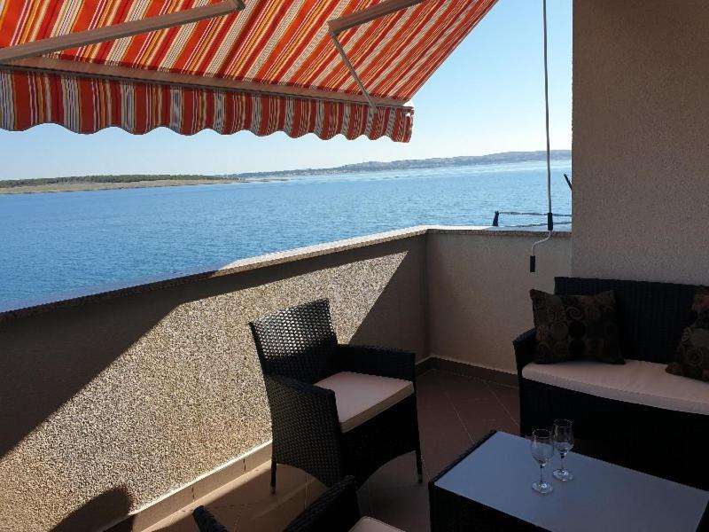 Summertime apartmani Povljana Bagian luar foto