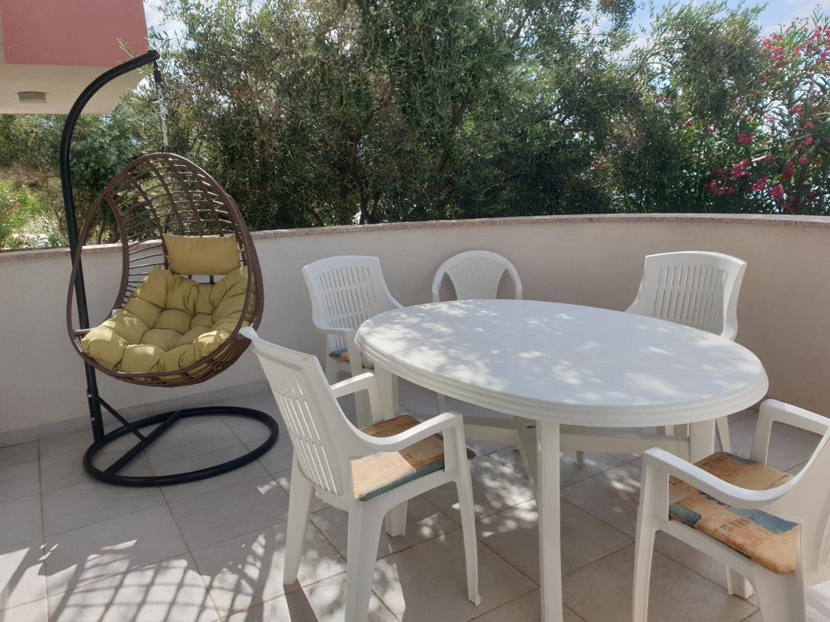Summertime apartmani Povljana Bagian luar foto