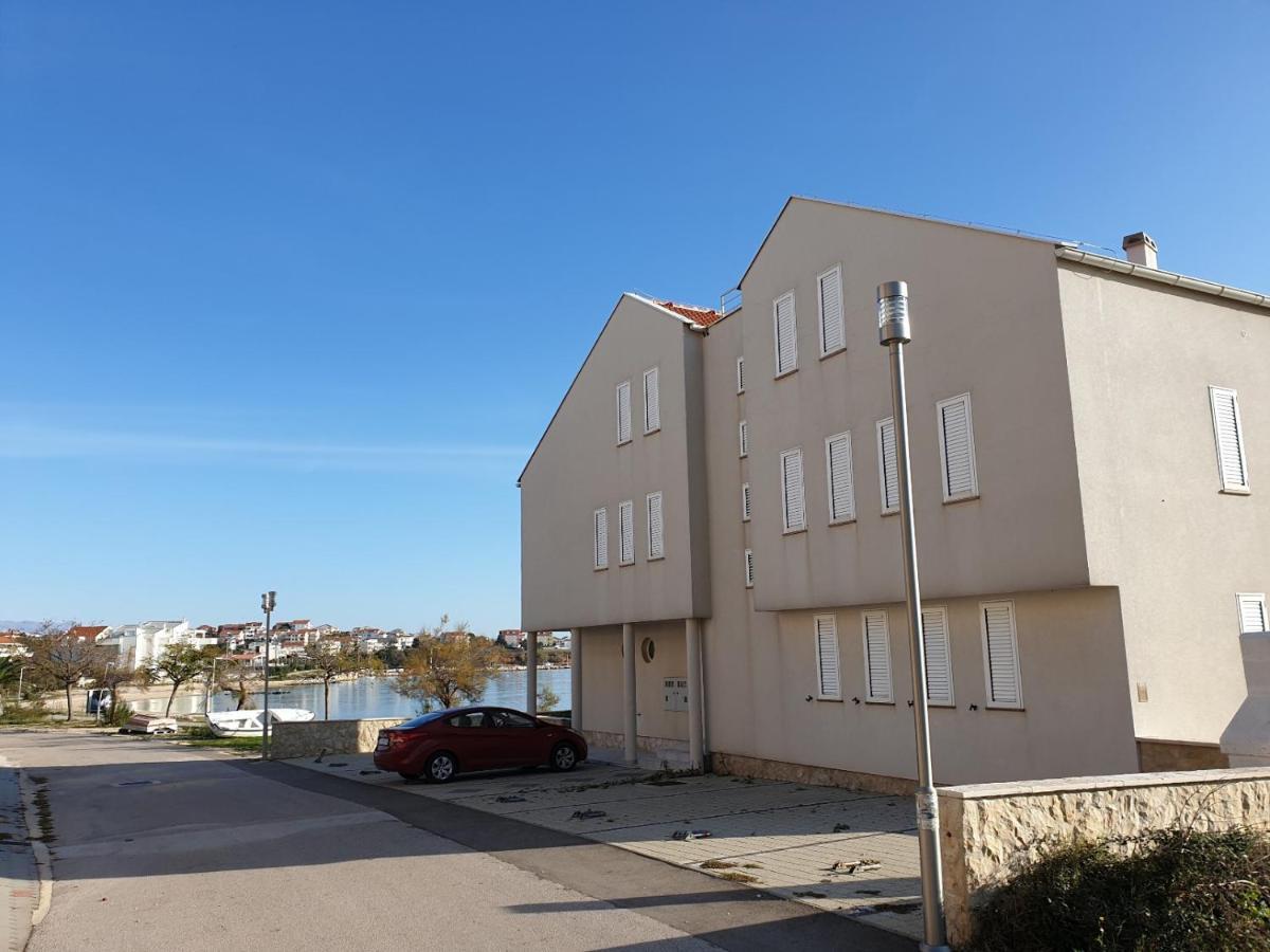 Summertime apartmani Povljana Bagian luar foto