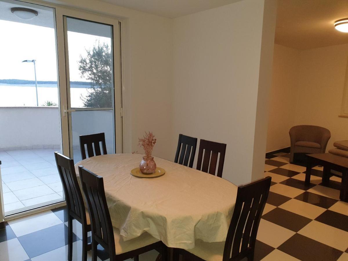 Summertime apartmani Povljana Bagian luar foto