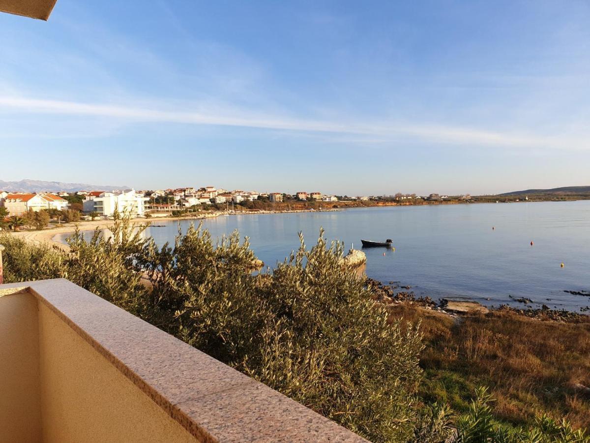 Summertime apartmani Povljana Bagian luar foto